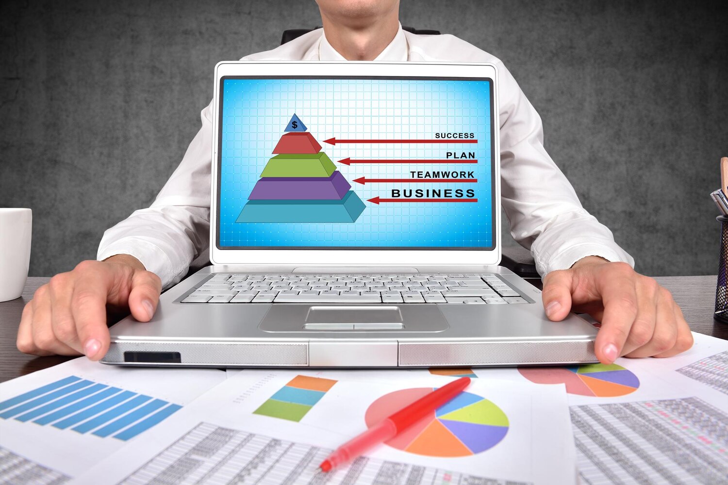 piramida finansowa a program partnerski